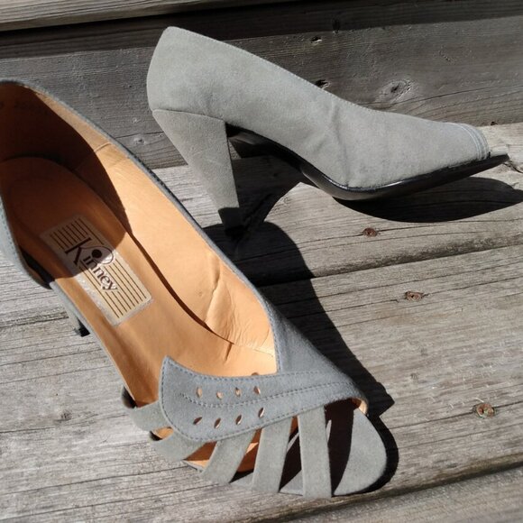 Vintage 80s Gray Shoes Faux Suede Heels Size 7.5 Kinney Pumps - Picture 2 of 12